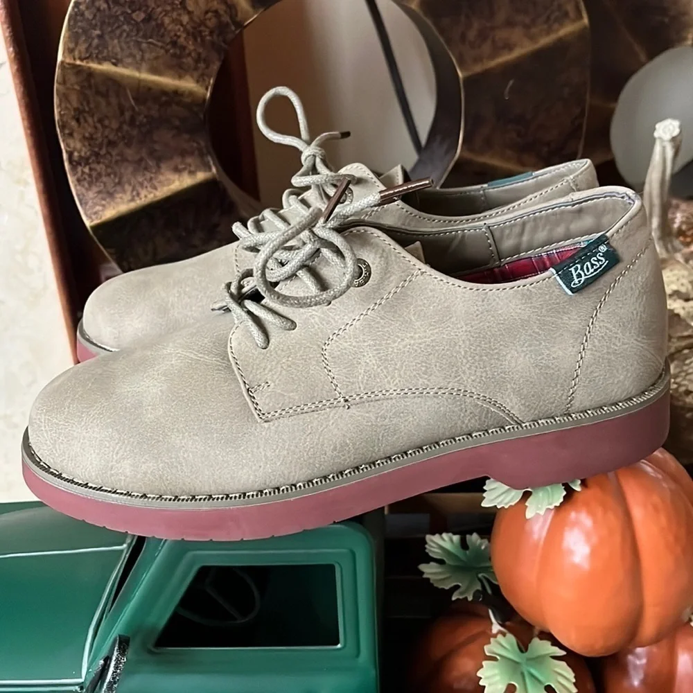 Brand New Bass Junior Bucks Taupe Oxford Casual Dress Shoes Boys Nubucks Lace Up